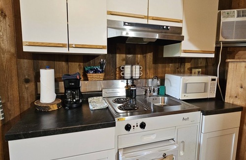 Orange Prairie Cabaña | Grain Bin Cottage 11
