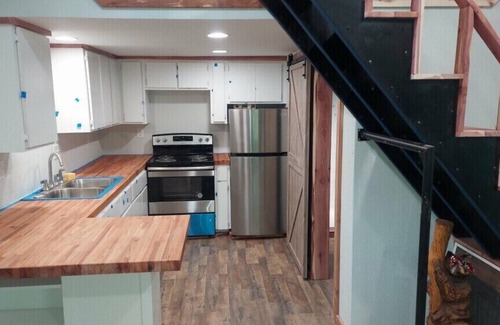 West Siloam Springs Casa | Grain Bin tiny home!