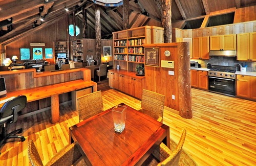 Friday Harbor Casa | Grandma's Guest House, Waterfront Lake, piscina, 2 pisos - finca cerrada de 30 acres