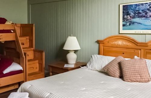 Osage Beach Casa | Grammy and Papas Lakeside Dugout