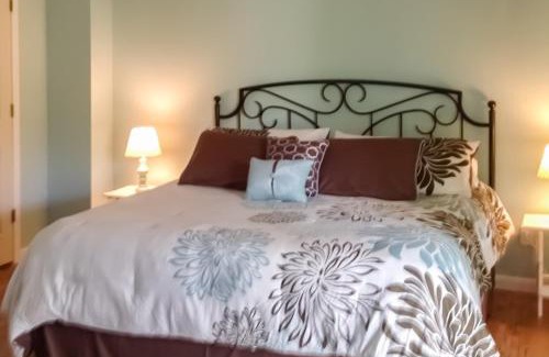 Osage Beach Casa | Grammy and Papas Lakeside Dugout