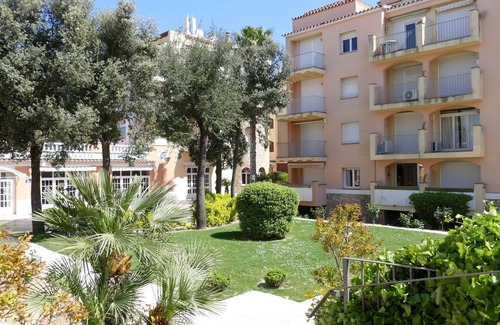 Empuriabrava Apartamento | Gran Reserva - Apt 4 personas a 2 pasos de la playa, tiendas y restaurantes.
