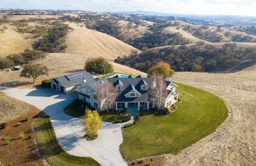 Paso Robles Casa | Granada by AvantStay - Secluded Estate w Vineyard Views Pool