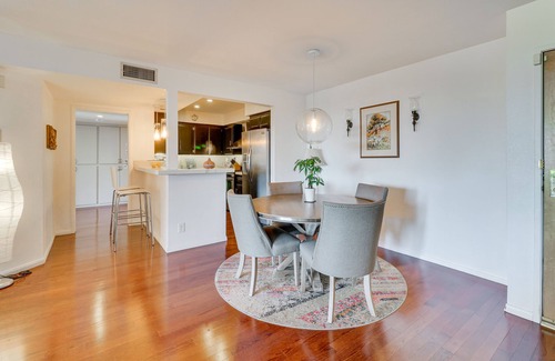 Granada Hills South Condominio | Granada Hills Condo w/ Community Pool & Workspace