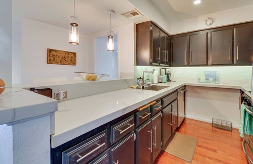 Granada Hills South Condominio | Granada Hills Condo w/ Community Pool & Workspace