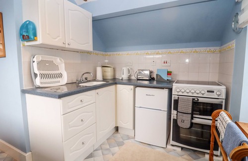 Huntley Cabaña | GRANARY STUDIO, romantic, character holiday cottage in Newent