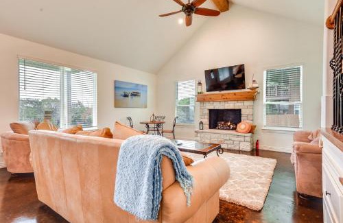 Granbury Casa | Granbury Home Across the Street from Boat Ramp!