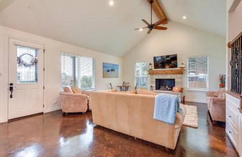 Granbury Casa | Granbury Home Across the Street from Boat Ramp!