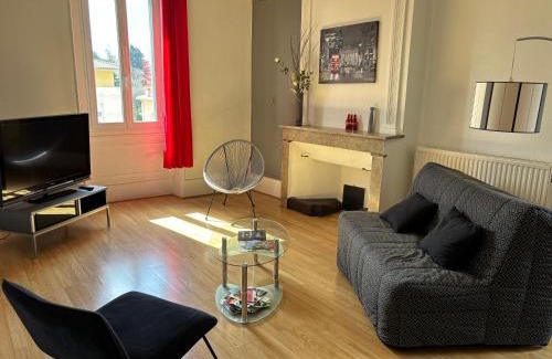 Romans-sur-Isere Apartamento | Grand 2 pièces lumineux plein centre ville