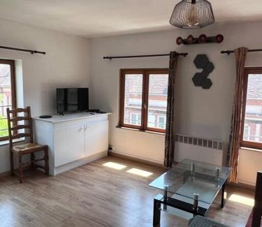 Verneuil-sur-Avre Apartamento | Grand Appartement lumineux 2ch. Ville historique.