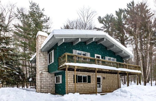 Iron Mountain Condominio | Sleeps 8! Mountain Escape + Pool & Hot Tub Access