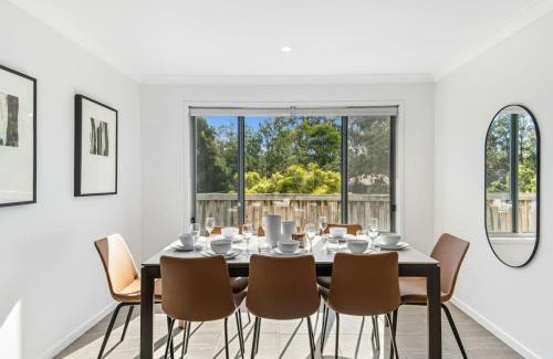 Heathwood Casa | Grand and Serene Family Stay with Alfresco Living
