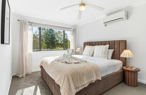 Heathwood Casa | Grand and Serene Family Stay with Alfresco Living