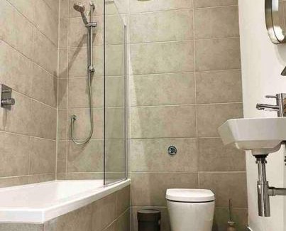 Barbican Apartamento | Grand Apartment on HOE/BARBICAN Allocated PARKING!