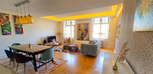 Charleville-Mezieres Apartamento | Grand Apt 130m2 vue place ducale
