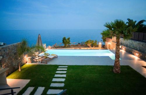 Mavros Kolimpos Villa | Grand Bleu Villa