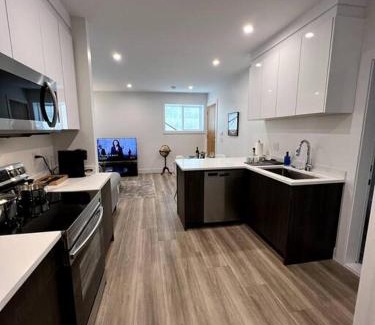 Grand Boulevard Apartamento | Grand Boulevard Basement Suite