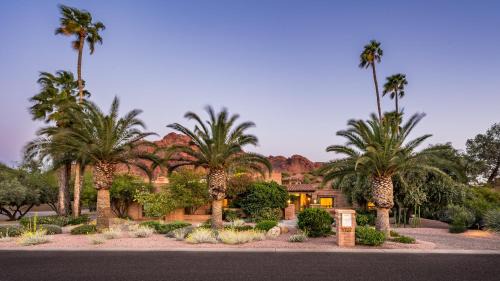 Camelhead Estates Casa | Grand Camelback views home with jacuzzi and pool.