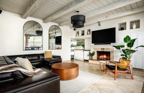 Camelhead Estates Casa | Grand Camelback views home with jacuzzi and pool.