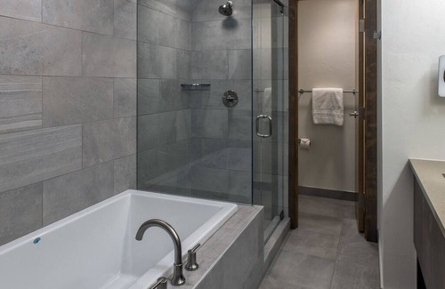 Boulder Ridge Complejo | Ski-in / Ski-out- Master de un dormitorio con cocina completa - 9-16 de febrero