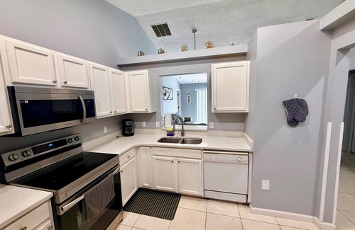 Haines City Casa | Family Superior 4BD House near Disney Parks