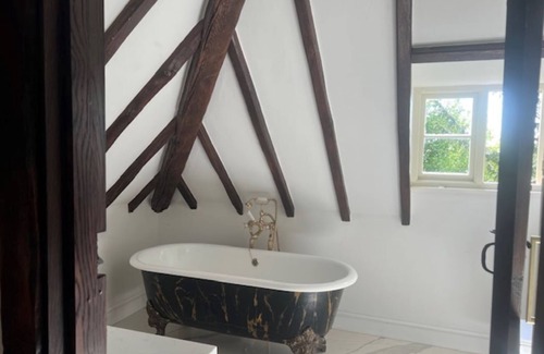 Ware Otro | Grand En suite Bedroom with Countryside Views
