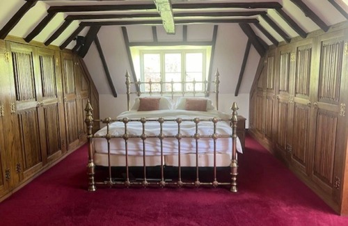 Ware Otro | Grand En suite Bedroom with Countryside Views