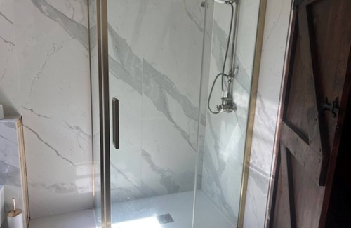 Ware Otro | Grand En suite Bedroom with Countryside Views
