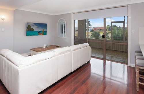Port Macquarie Casa | Grand. Entertainer. Waterfront!