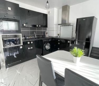 Saint-Ouen-l'Aumone Apartamento | Grand F3 à 30mn de Paris - Terrasse + Parking privé