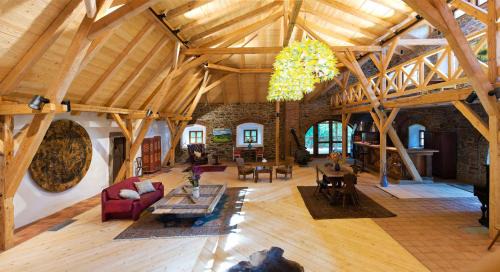 Rabyne Casa | Grand Farma Michael