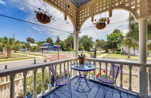 Palatka Casa | ‘Grand Gables:’ Home 1 Block to St Johns River