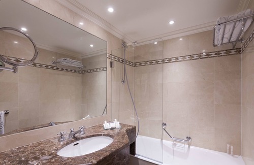 Saint-Germain-des-Pres Hotel | Grand Hôtel de L'Univers