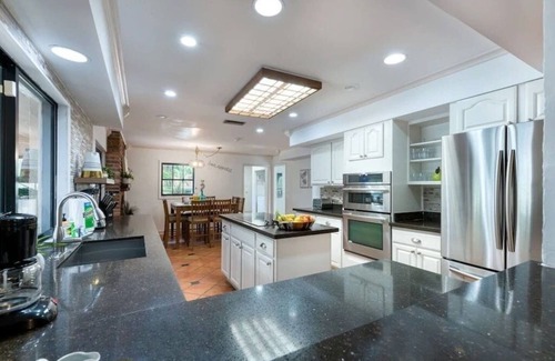 West Palm Beach Casa | Grand Hacienda Sleeps 32 Celebrate Together