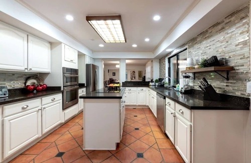 West Palm Beach Casa | Grand Hacienda Sleeps 32 Celebrate Together