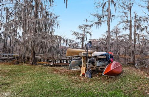 Uncertain Casa | Grand Harbor Waterfront- Caddo Lake Wcanoes