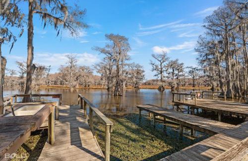 Uncertain Casa | Grand Harbor Waterfront- Caddo Lake Wcanoes