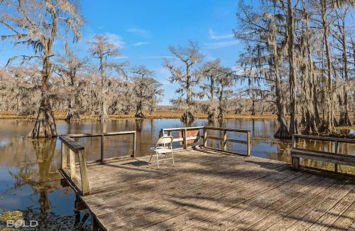 Uncertain Casa | Grand Harbor Waterfront- Caddo Lake Wcanoes