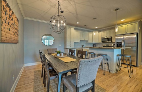 Grand Haven Condominio | ¡NUEVO! Grand Haven Condo con acceso a la piscina, a pie de lago