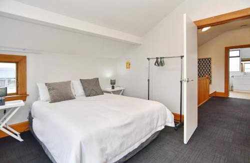 Christchurch City Centre Villa | Grand Heritage 5 BRMs CBD villa with carparks