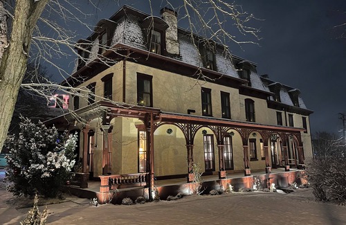 Seneca Falls Apartamento | Grand Historic Downtown Apartment