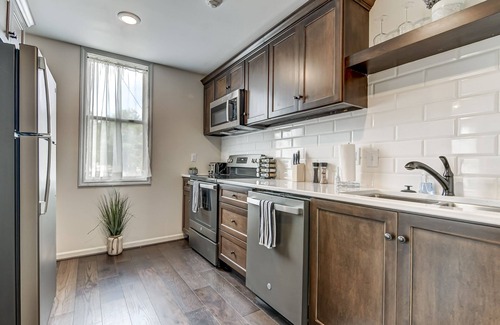 Springfield Casa | Grand Historic Retreat | 3BR Suite | Modern Comfort & Classic Charm