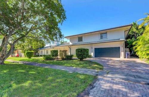 Palmetto Estates Casa | Grand Home Jacuzzi, Heated Pool, Games, BB Court L20