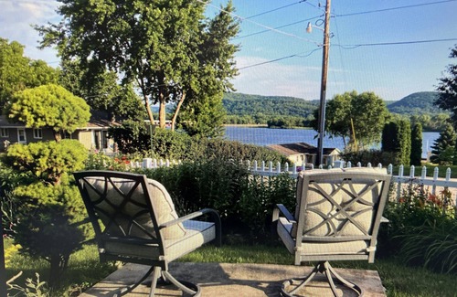Trempealeau Casa | Grand home with views of the Mississippi!