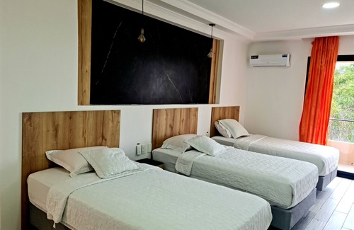 Bahía de la Academia Hotel | Grand Hotel Leon Marino Galapagos