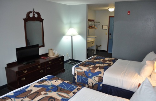 Put-in-Bay Hotel | Grand Islander Hotel