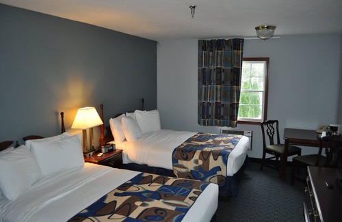 Put-in-Bay Hotel | Grand Islander Hotel