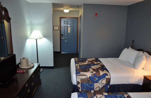 Put-in-Bay Hotel | Grand Islander Hotel
