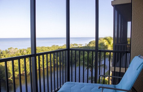 Burnt Store Marina Condominio | GRAND ISLES III, 5th Floor Condo w/ an AMAZING SUNSET VIEW in a Tropical Setting