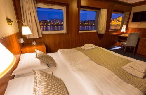 Felheviz Alquiler De Eote | Grand Jules - Boat Hotel